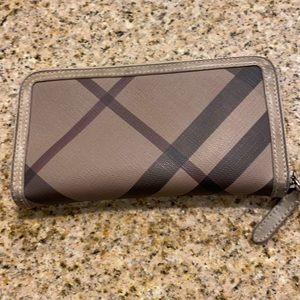 Burberry Zipper Wallet